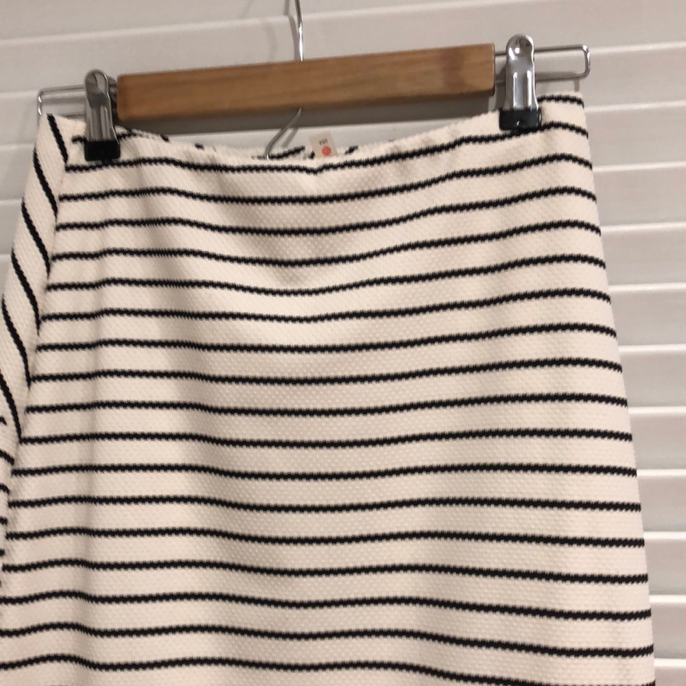 Black and white striped pencil skirt - Picture 4 of 6